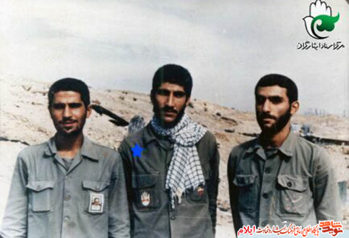 دانشجوی شهید «ستار کمالوند» نفر وسط