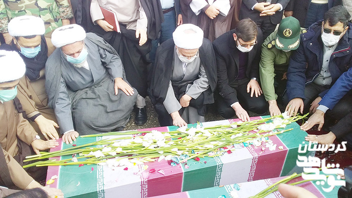 تشییع و تدفین پیکر مطهر ۲ شهید گمنام در دانشگاه فرهنگیان کردستان
