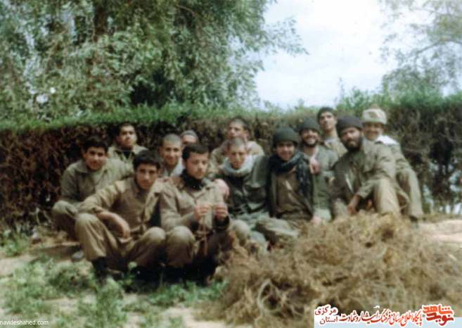 از چپ: مجید میرعلی یاری - حاجیان - مجید حاجیان - بهنام شریفی - مجتبی رحمتی - شهید علی اصغر رحمتی - شهید وحید فریدی - غلامرضا مشایخی - مرتضی حبیبی - اکبر خالقی - شهید کاظمی - مصطفی عابدینی
