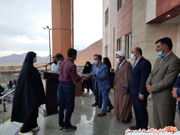 مراسم تجلیل از خانواده‌ معزز شهید مدافع حرم مصطفی کریمی - شهرداری مهدیشهر چهاردهم مردادماه ۱۴۰۰