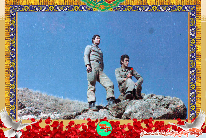 نفر نشسته شهید داود آبیار