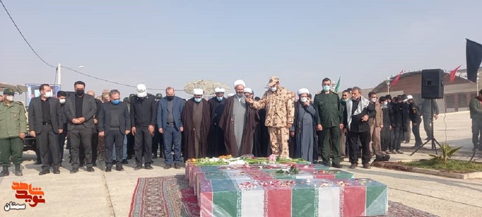 اقامه نماز به امامت نماینده ولی فقیه در سمنان بر پیکر شهدای گمنام و شهید تازه تفحص شده حسن یونسیان - سیزدهم دی‌ماه ۱۴۰۰ پارک موزه دفاع مقدس شهرستان سمنان