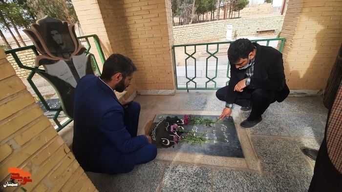 زیارت دوره‌ای قبور مطهر شهدا - پنجشنبه نوزدهم اسفندماه ۱۴۰۰ روستای دلازیان شهرستان سمنان