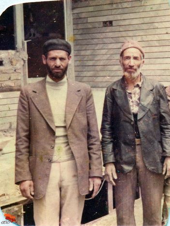 از چپ: شهید غلامرضا احمدی - مرحوم تقی 