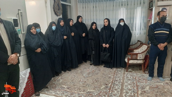 قرائت زیارت عاشورا و دیدار با مادر معزز شهید والامقام ماشاءالله مداح با حضور مدیران کل بنیاد شهید و امور اقتصاد و دارایی استان سمنان - پنجشنبه هفدهم آذر ۱۴۰۱ شهرستان سمنان