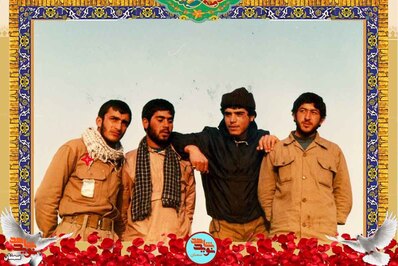 نفر اول از چپ شهید علی‌اکبر ابراهیمی